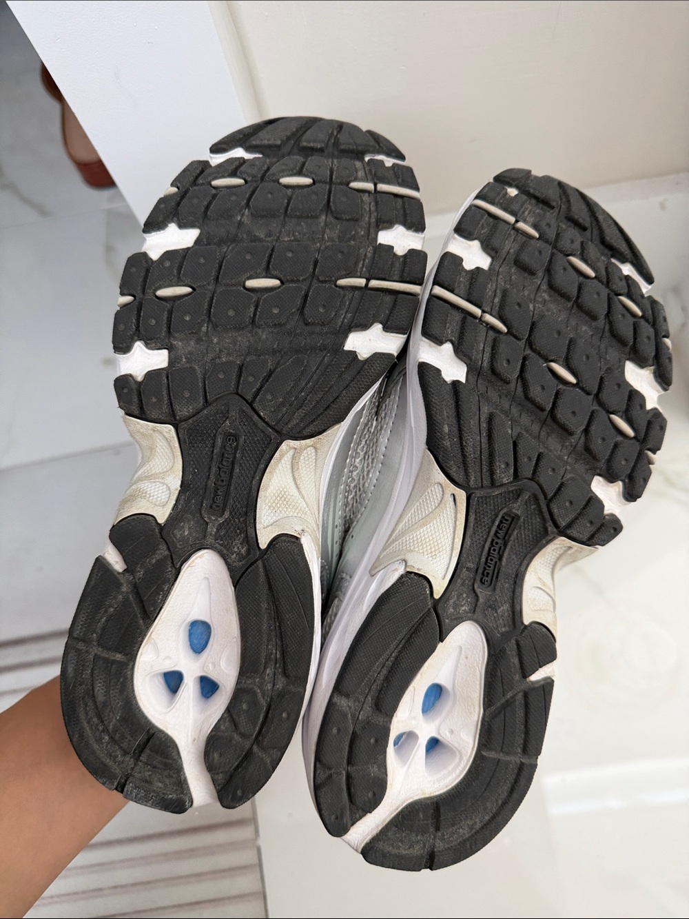 New Balance Women’s Silver and Mint 530 Mesh Running Sneakers - Picture 3 of 7